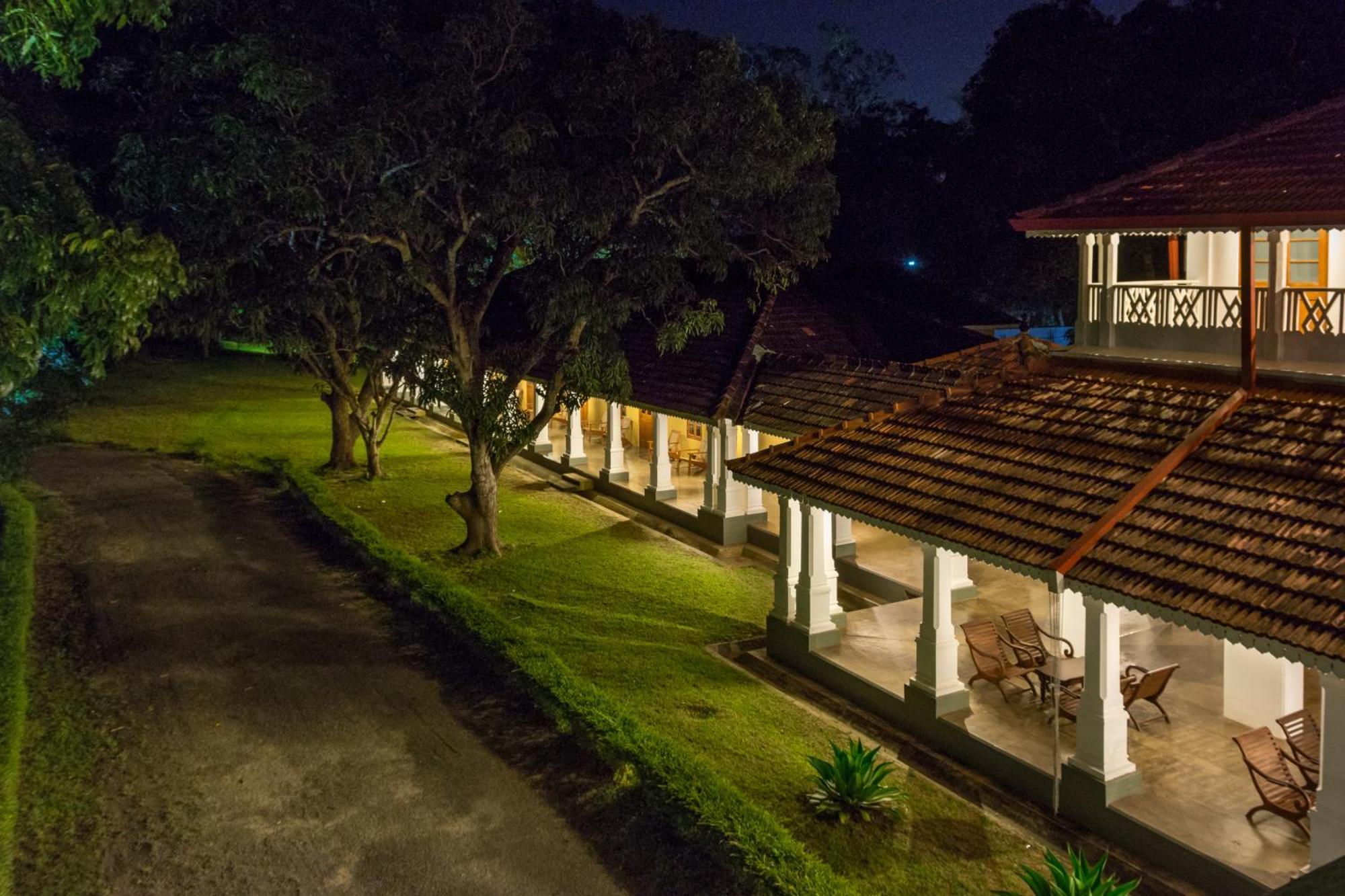 The Sanctuary At Tissawewa 호텔 아누라다푸라 외부 사진