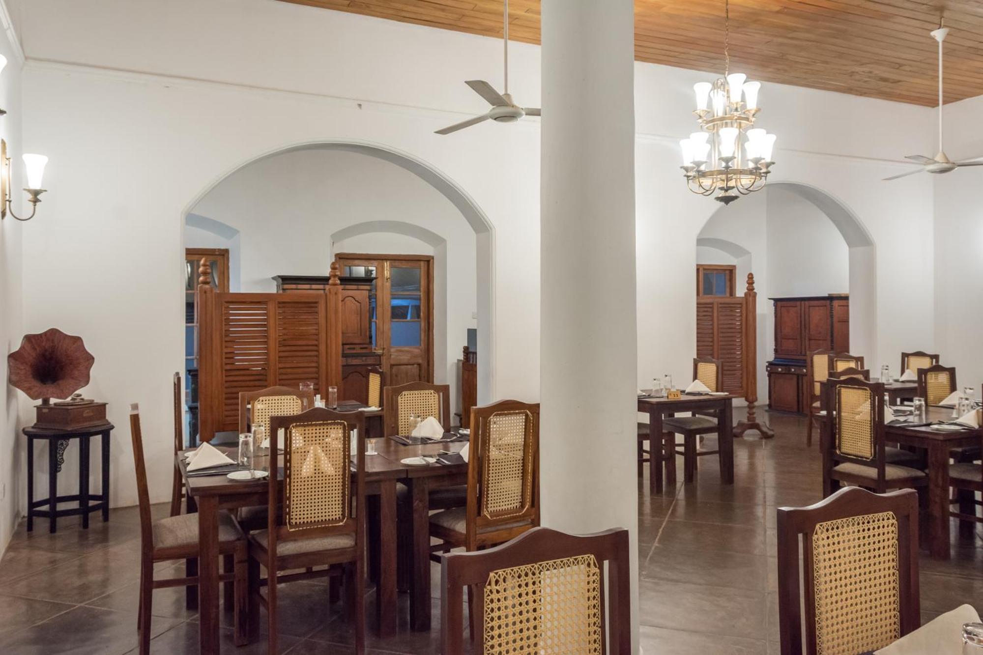The Sanctuary At Tissawewa 호텔 아누라다푸라 외부 사진