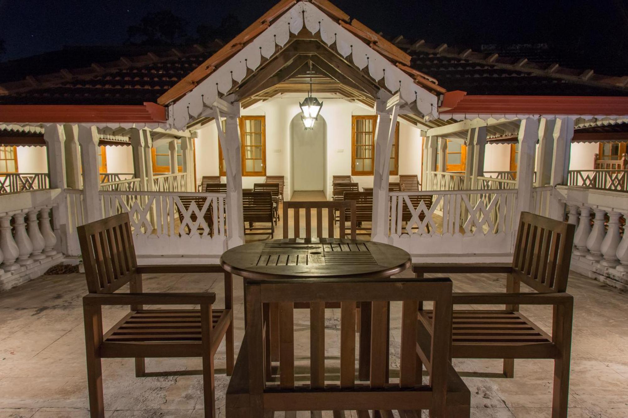 The Sanctuary At Tissawewa 호텔 아누라다푸라 외부 사진
